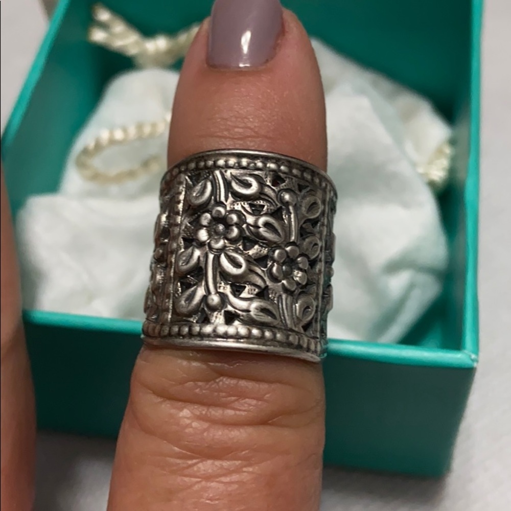 Antique Sterling Silver 🌺 Cuff Ring.